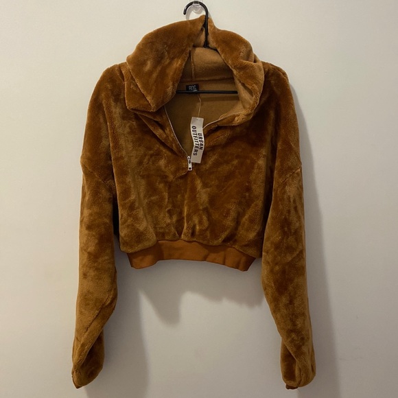 Urban Outfitters Sweaters - Urban Outfitters BDG Brown Faux Fir Cropped Hooded Sweater Size M